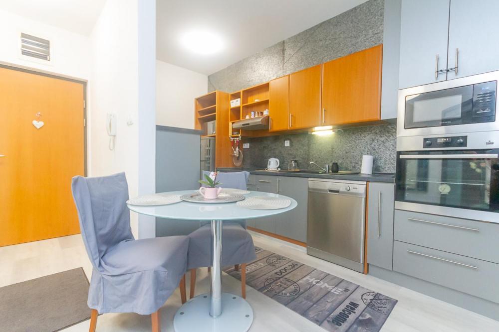 Апартаменти Riverloft With Wellness By Newave *